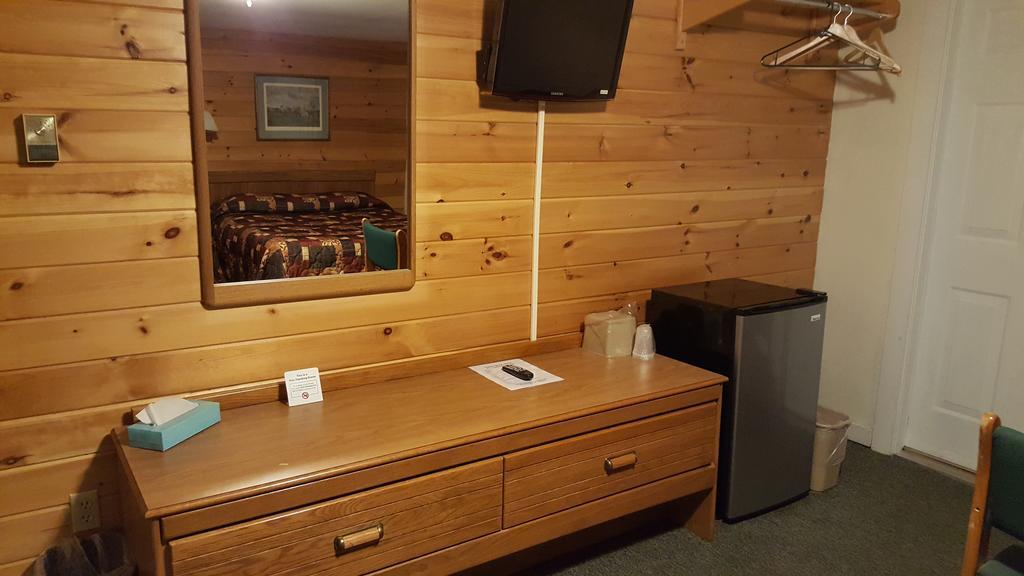 Clark'S Beach Motel Олд Фордж Екстериор снимка