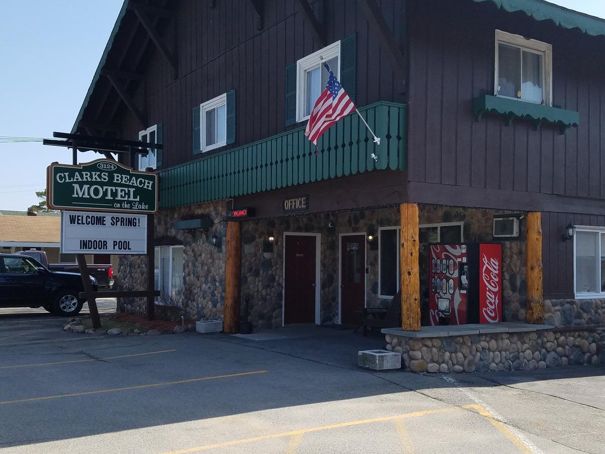 Clark'S Beach Motel Олд Фордж Екстериор снимка