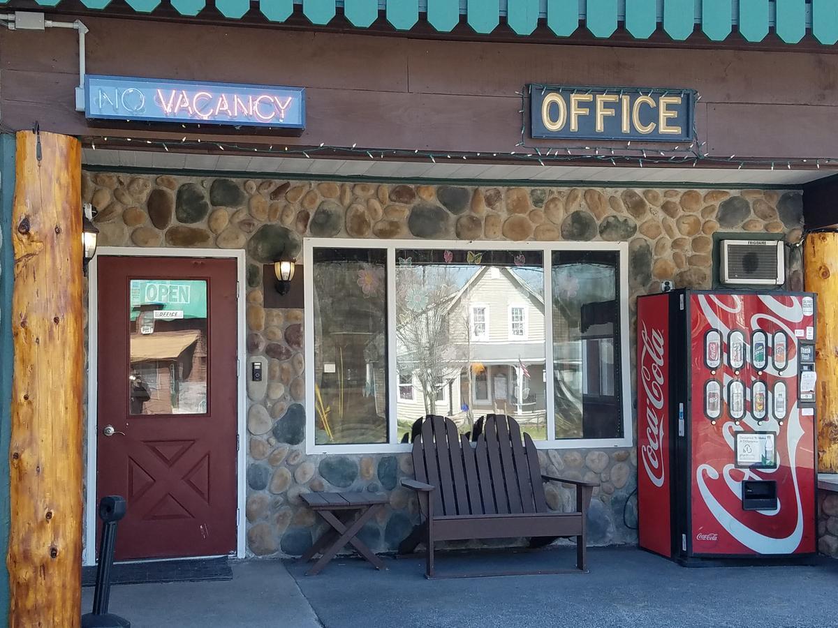 Clark'S Beach Motel Олд Фордж Екстериор снимка