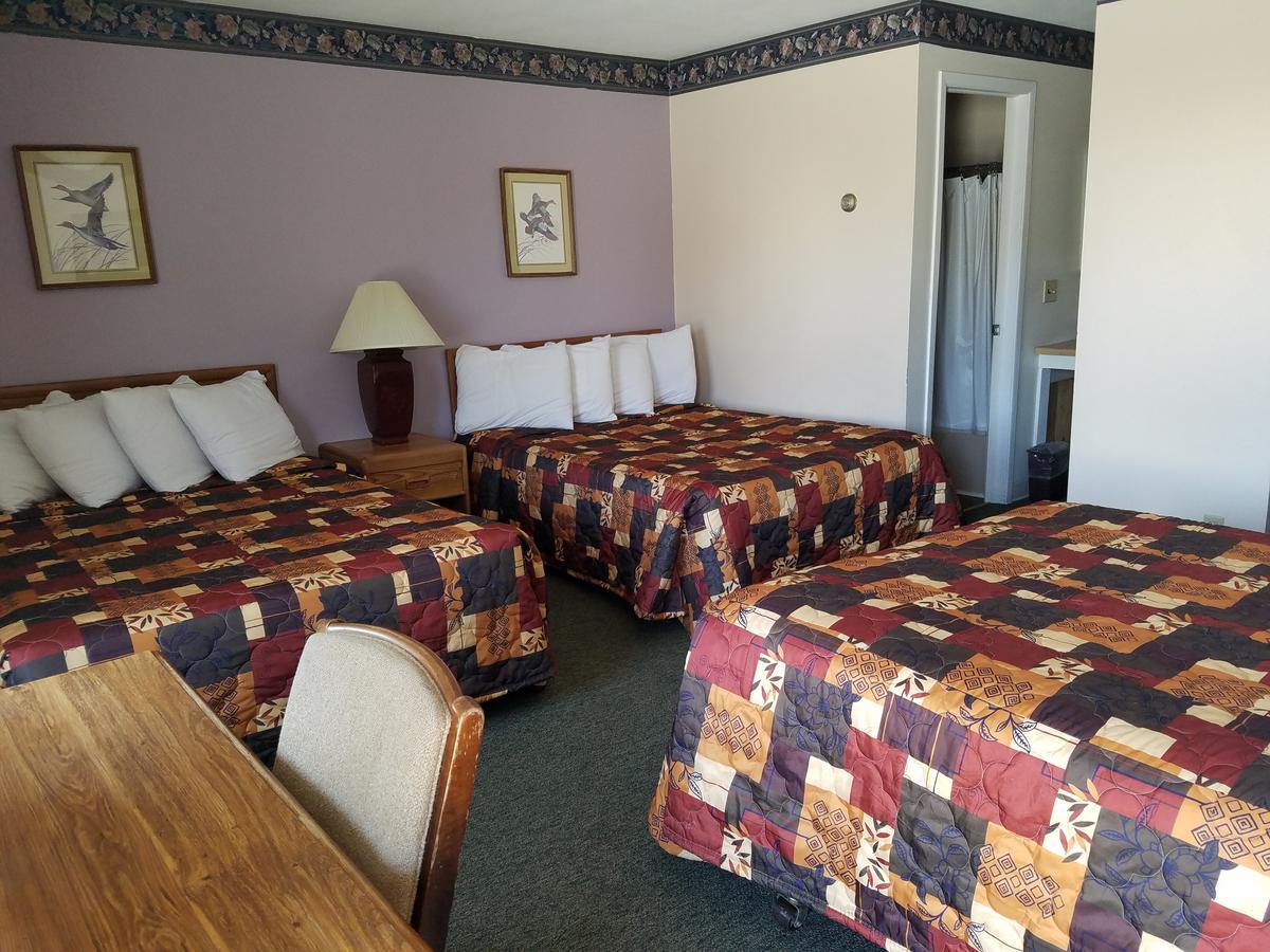 Clark'S Beach Motel Олд Фордж Екстериор снимка