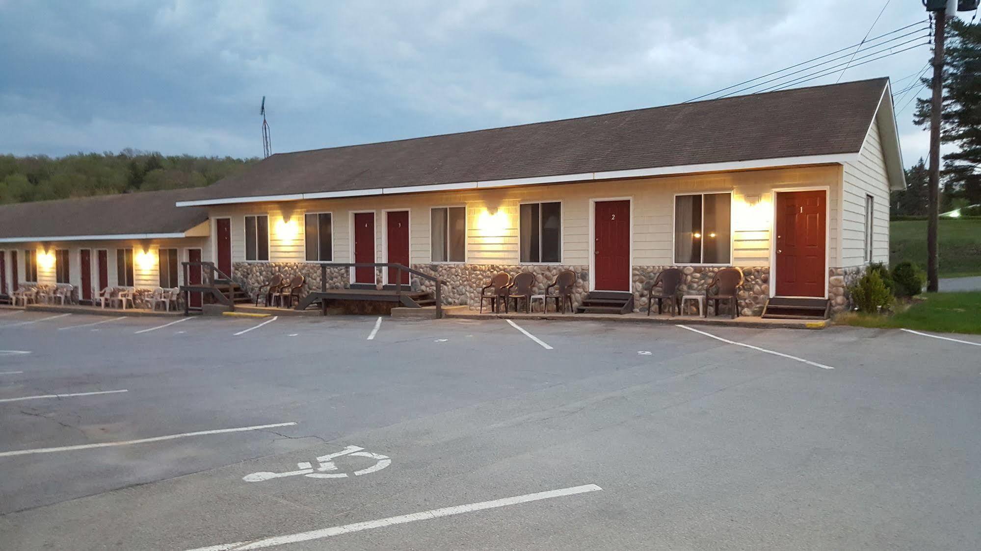 Clark'S Beach Motel Олд Фордж Екстериор снимка