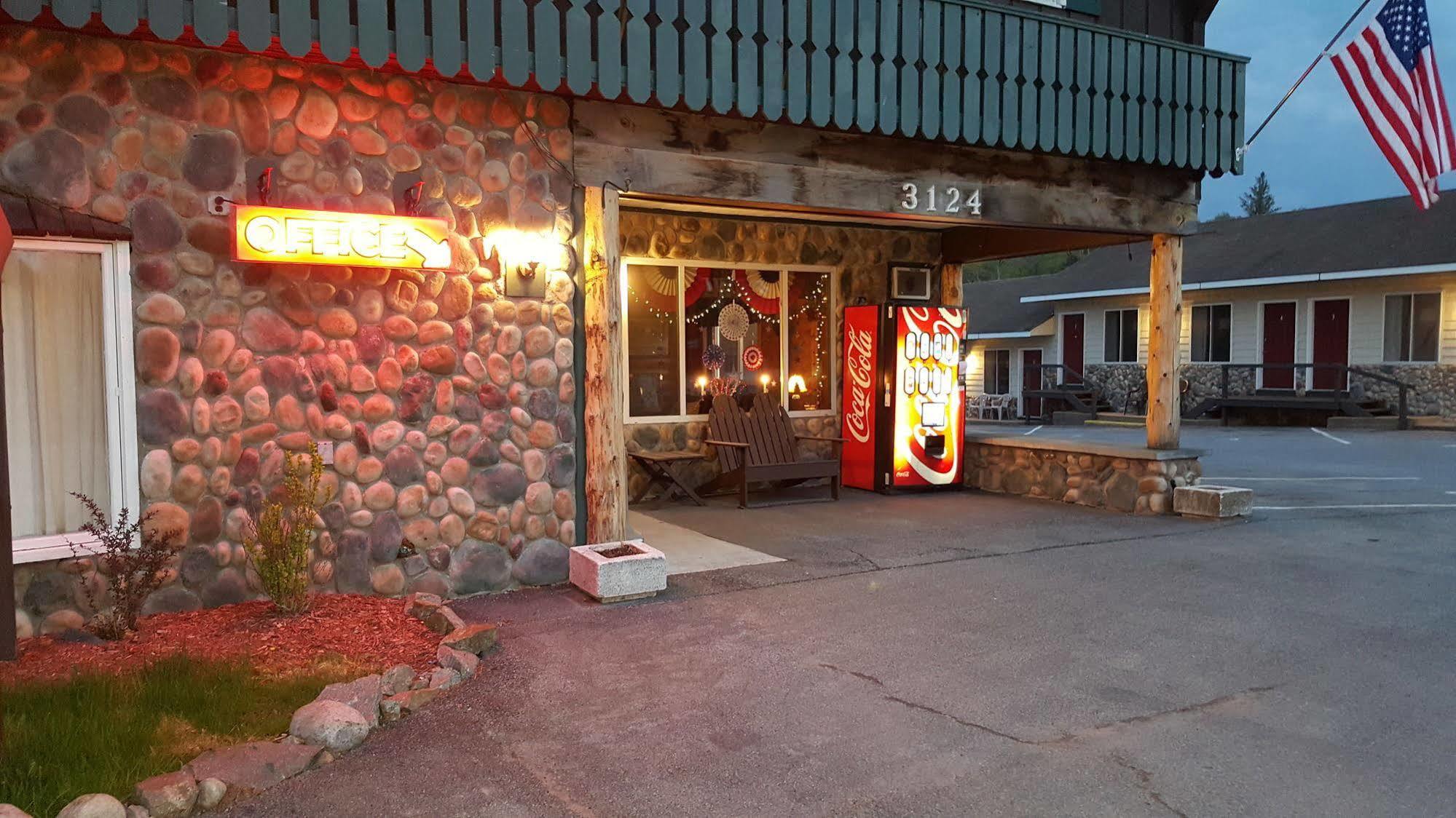 Clark'S Beach Motel Олд Фордж Екстериор снимка