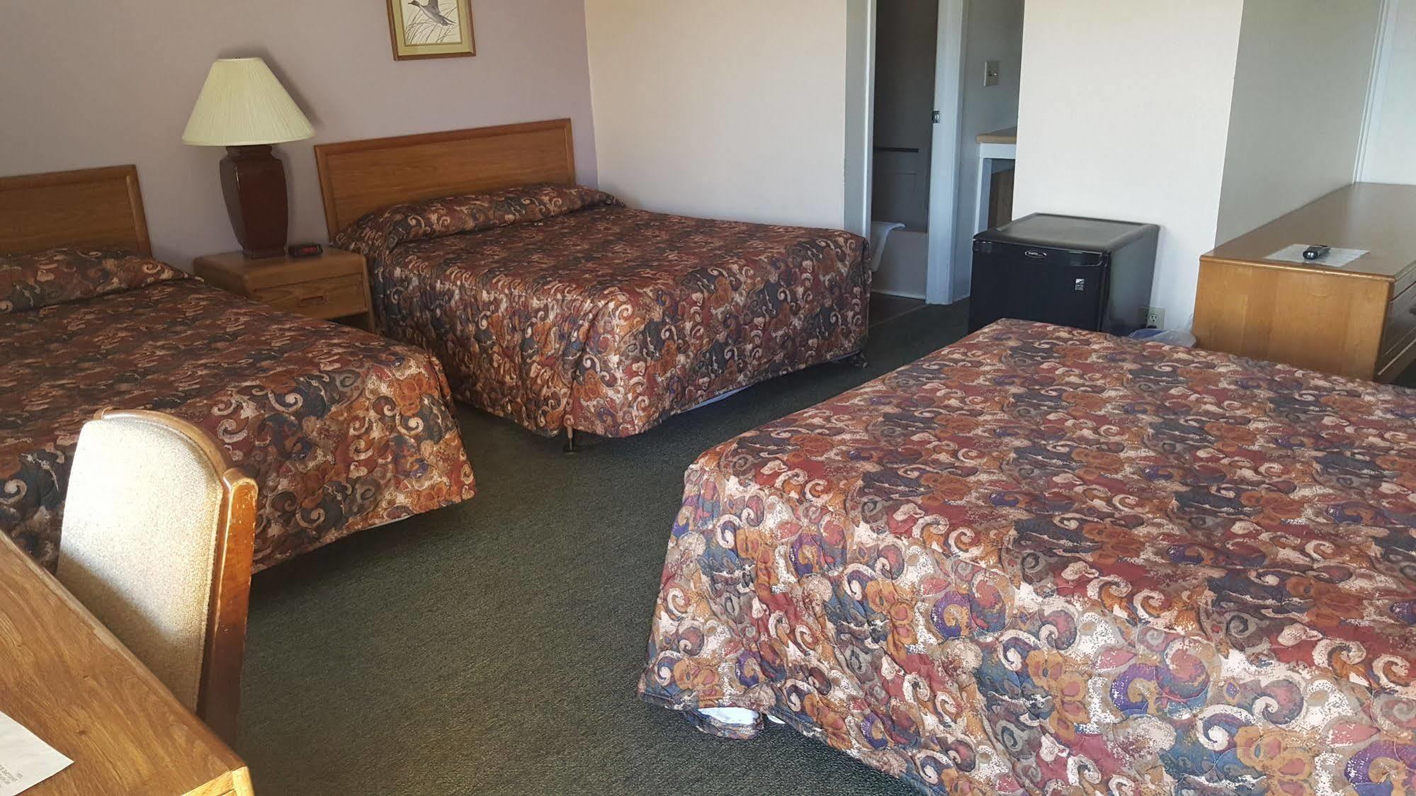 Clark'S Beach Motel Олд Фордж Екстериор снимка