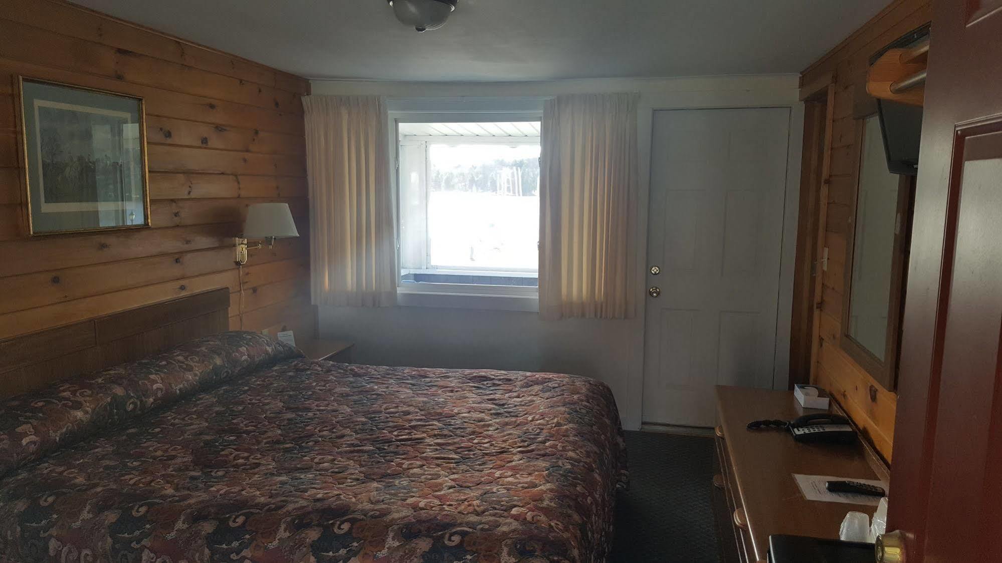 Clark'S Beach Motel Олд Фордж Екстериор снимка