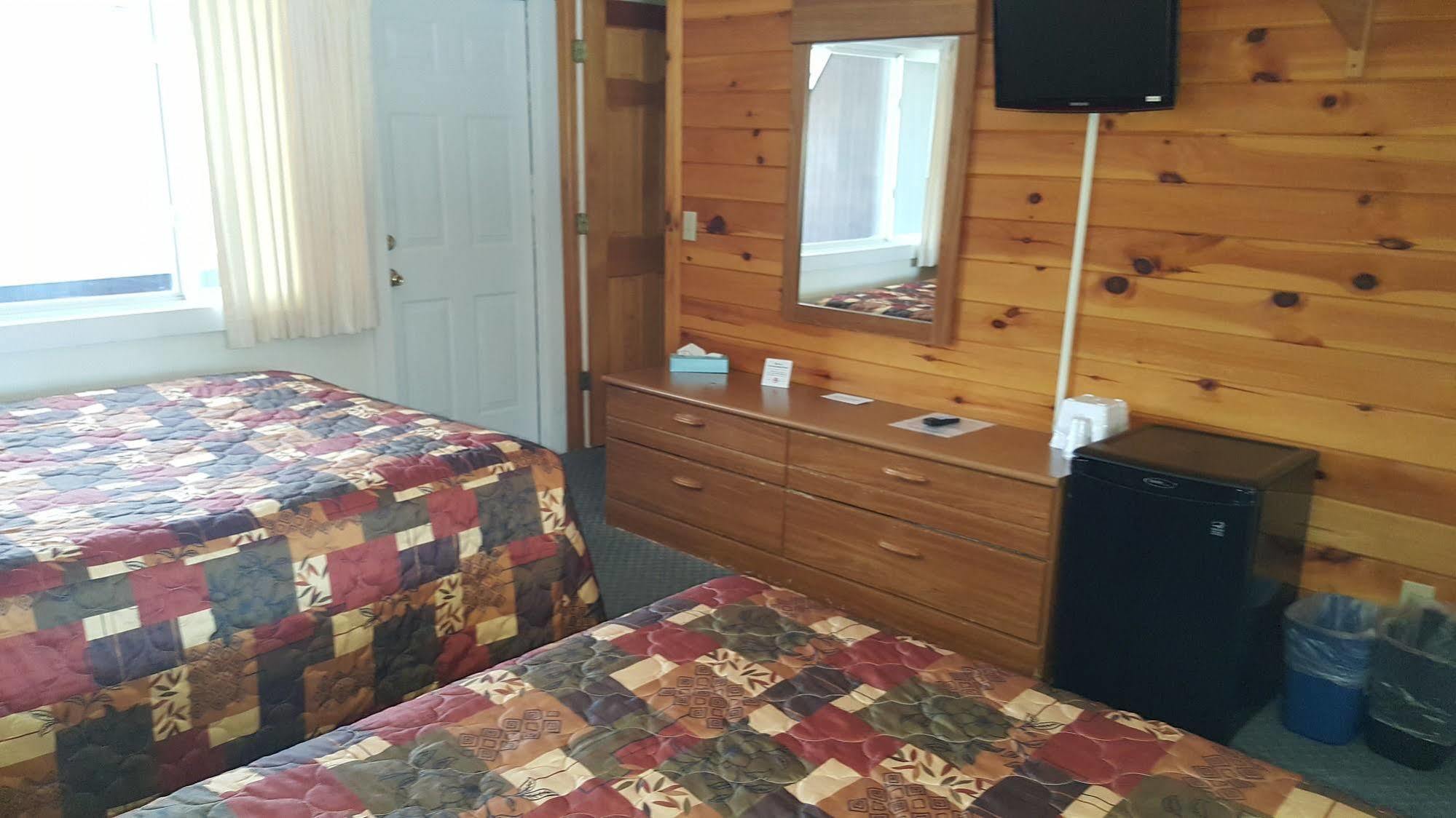 Clark'S Beach Motel Олд Фордж Екстериор снимка