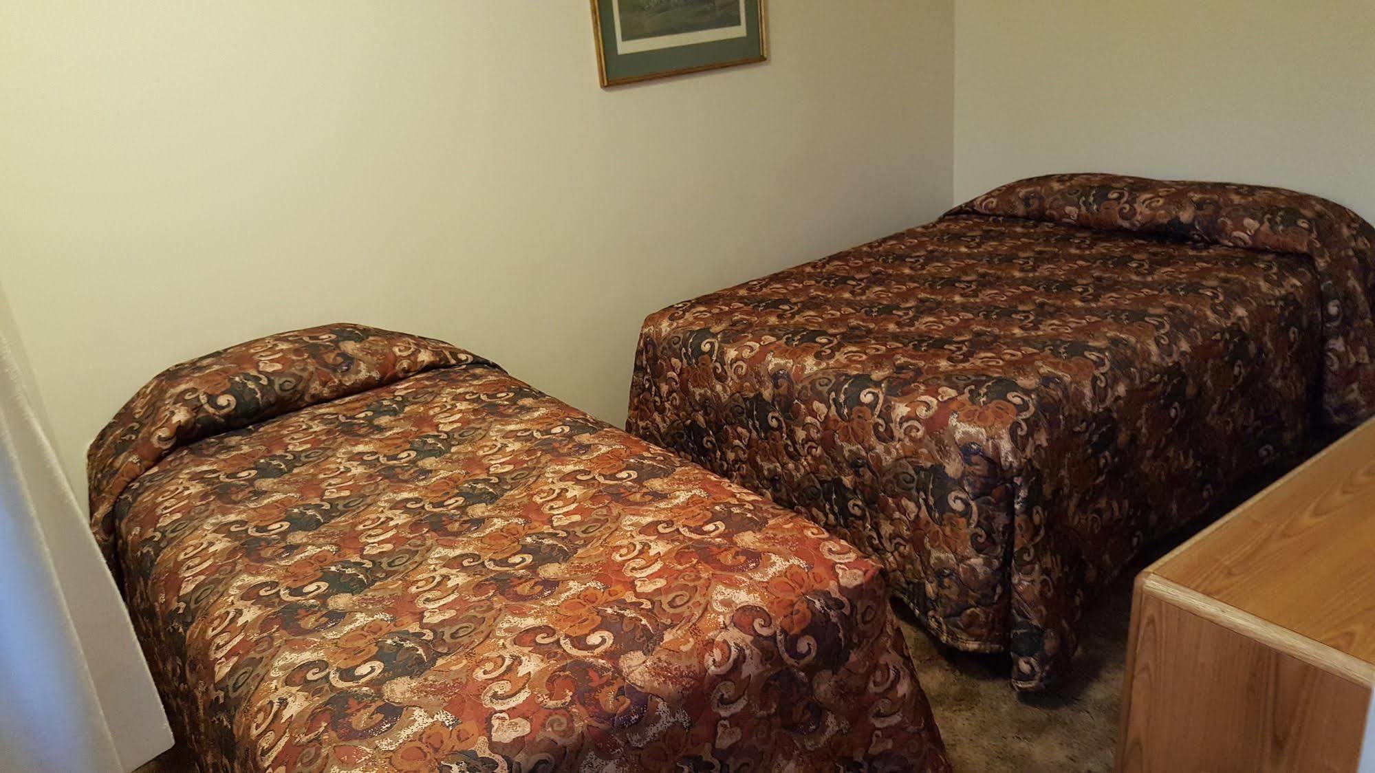 Clark'S Beach Motel Олд Фордж Екстериор снимка