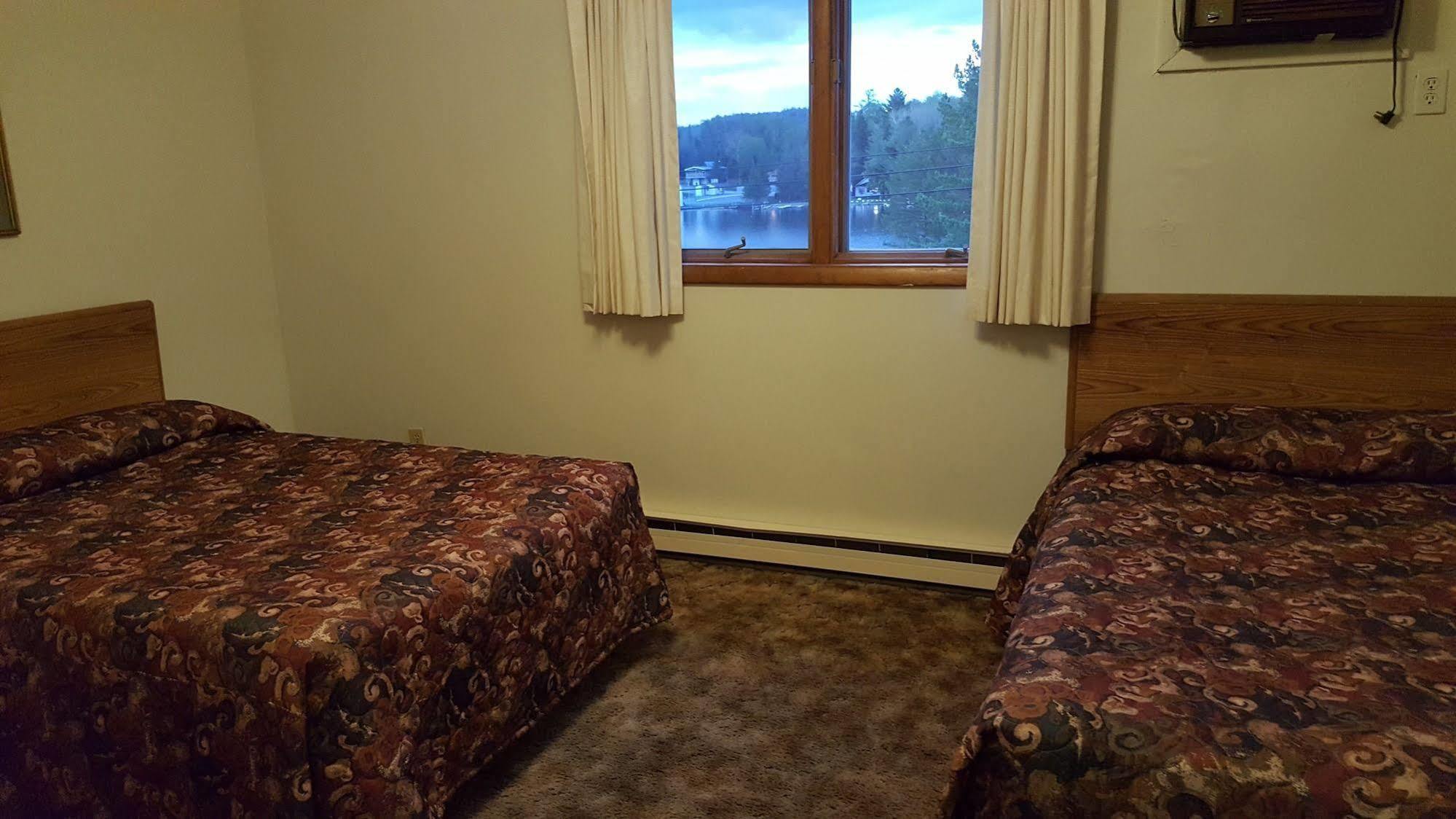 Clark'S Beach Motel Олд Фордж Екстериор снимка